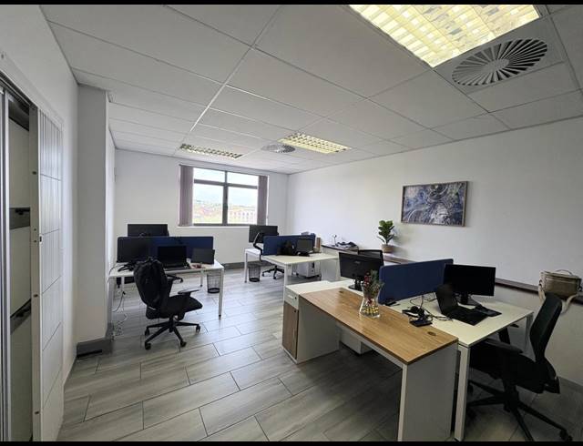 180M² OFFICE TO LET IN FOURWAYS